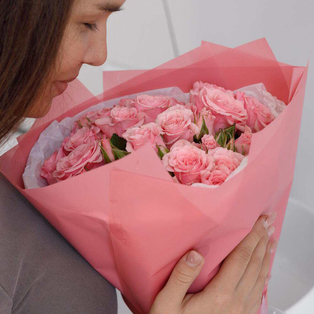Букет из 9 розовых кустовых роз – нежность в каждом лепестке Алагир Республика Северная Осетия-Алания
